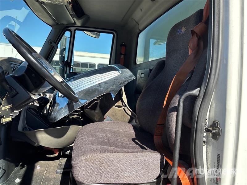 International 4300 Camion cassonati