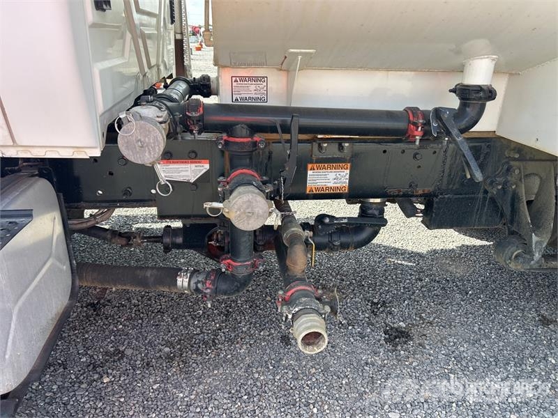 International 4300 Wassertanker