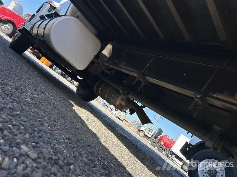 International 4300 Furgons