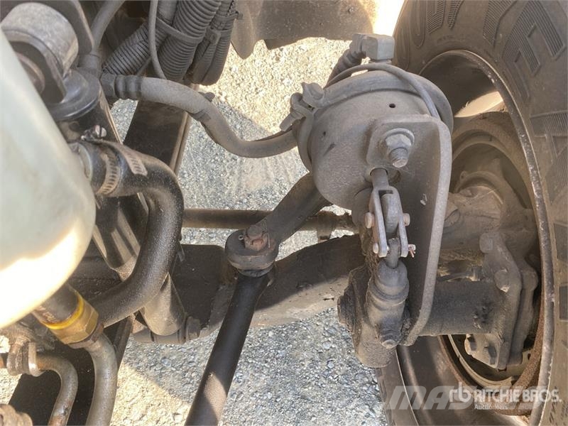 International 4300 شاحنات ذات هيكل صندوقي