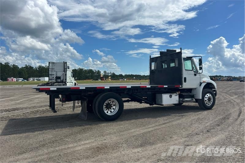 International 4300 レッカー車