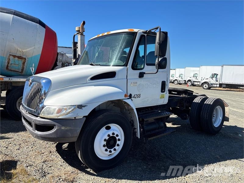 International 4300 Τράκτορες