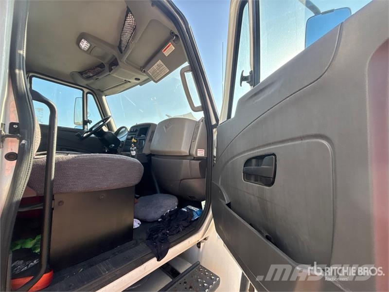 International 4300 Umpikorikuorma-autot