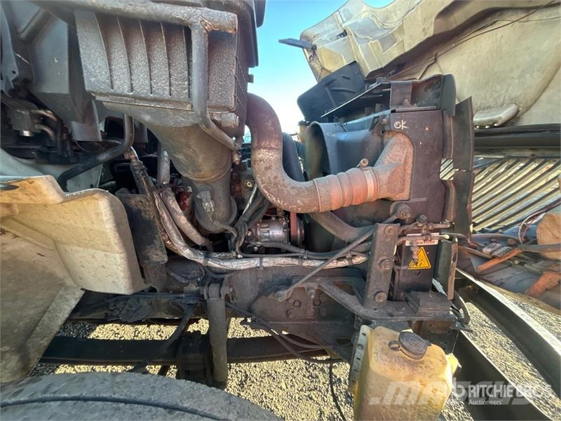 International 4300 شاحنات ذات هيكل صندوقي