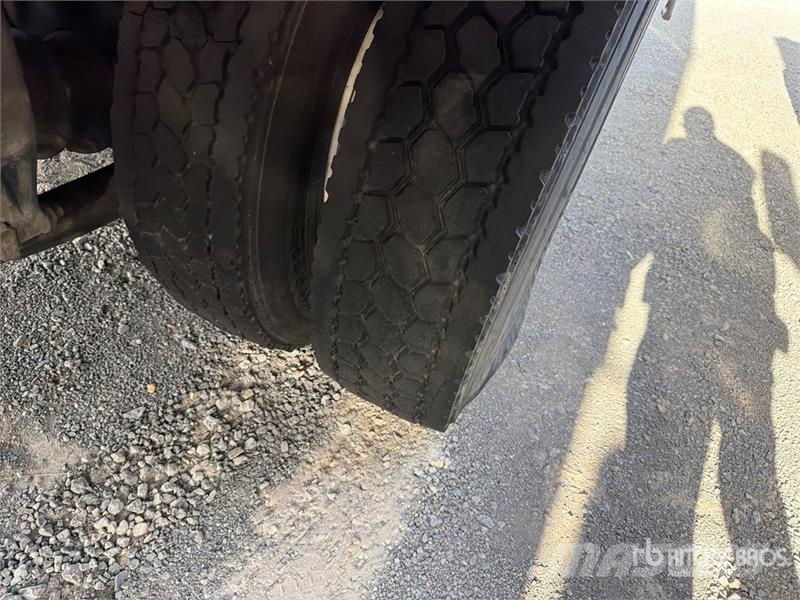 International 4300 شاحنات ذات هيكل صندوقي
