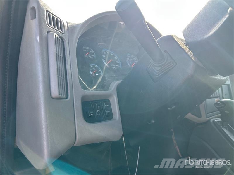 International 4300 Каросерии
