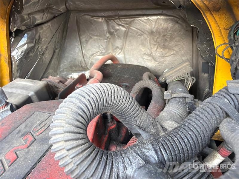 International 4300 شاحنات ذات هيكل صندوقي