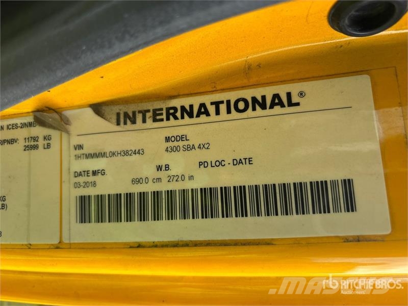 International 4300 Tovornjaki zabojniki