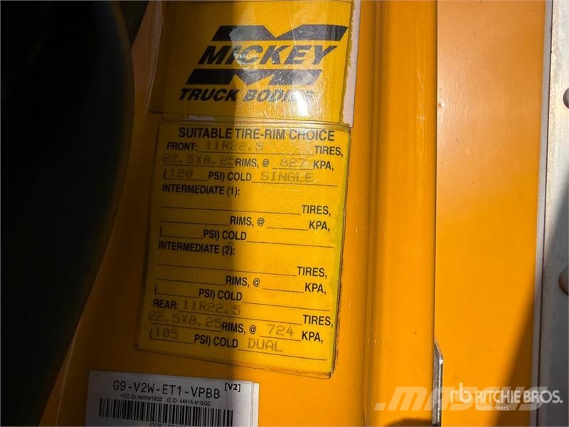 International 4300 شاحنات ذات هيكل صندوقي