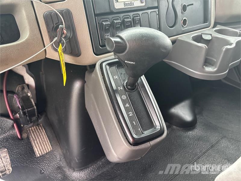 International 4300 شاحنات ذات هيكل صندوقي