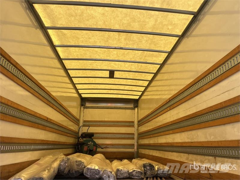 International 4300 Furgons