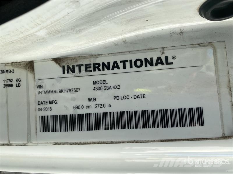 International 4300 Tovornjaki zabojniki