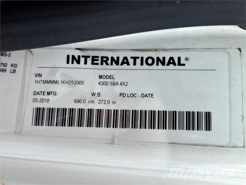 International 4300 Umpikorikuorma-autot