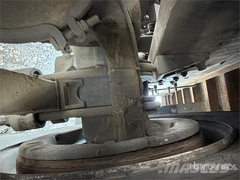 International 4300 شاحنات ذات هيكل صندوقي