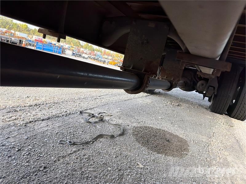 International 4300 شاحنات ذات هيكل صندوقي