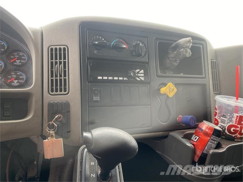 International 4300 Umpikorikuorma-autot