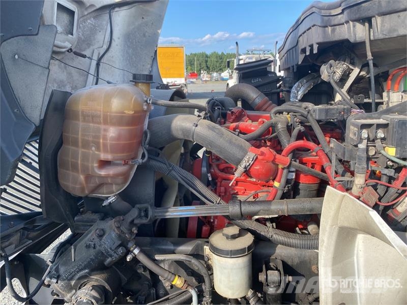 International 4300 شاحنات ذات هيكل صندوقي