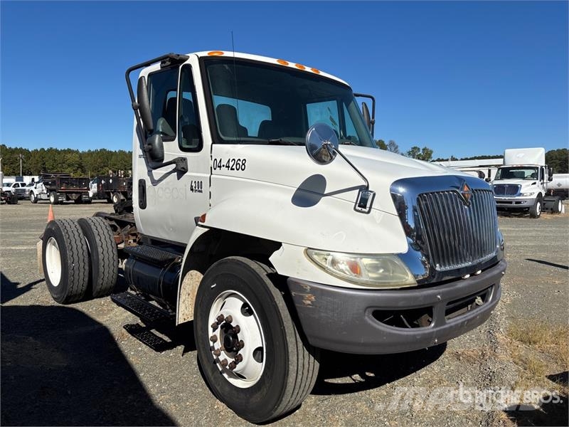 International 4300 Τράκτορες