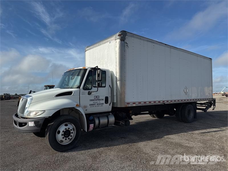 International 4300 شاحنات ذات هيكل صندوقي