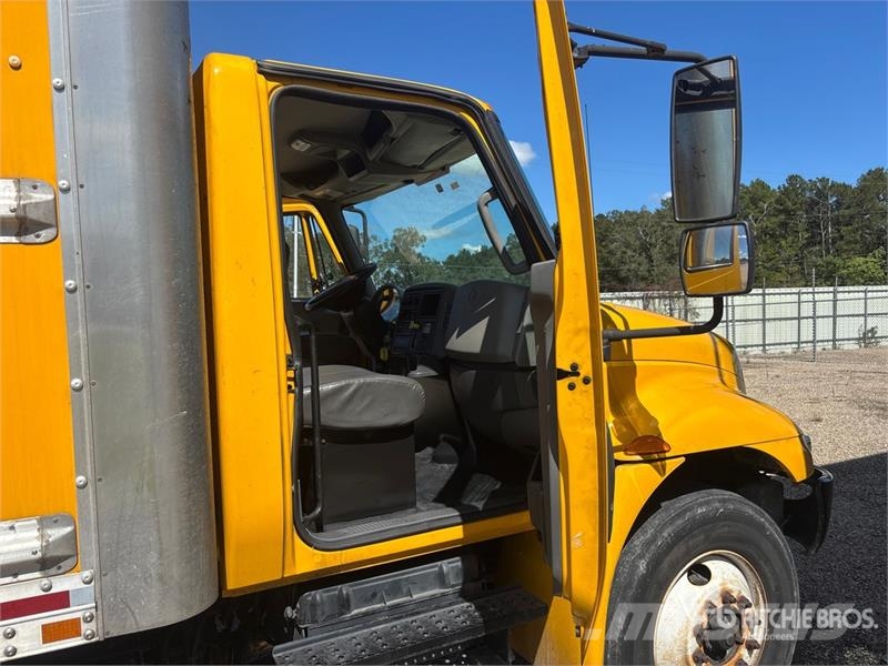 International 4300 Skåpbilar