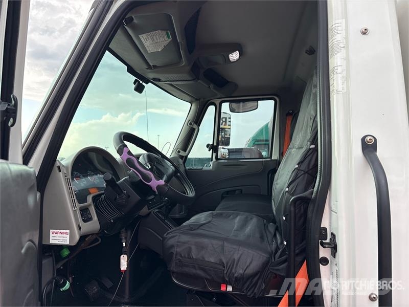 International 4300 Kofferaufbau