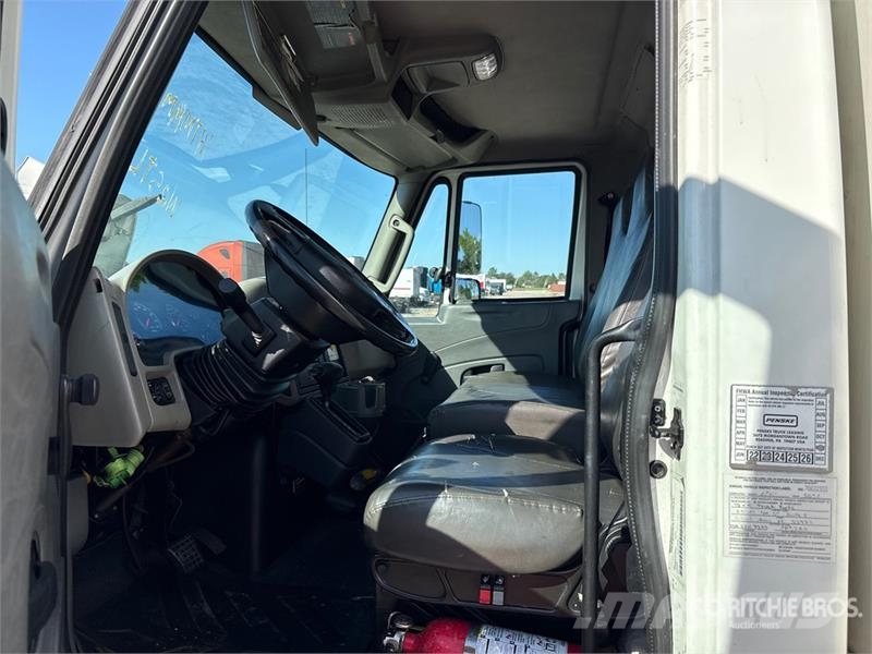 International 4300 Umpikorikuorma-autot