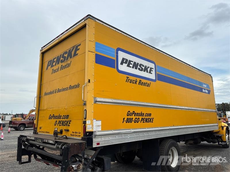 International 4300 Bakwagens met gesloten opbouw