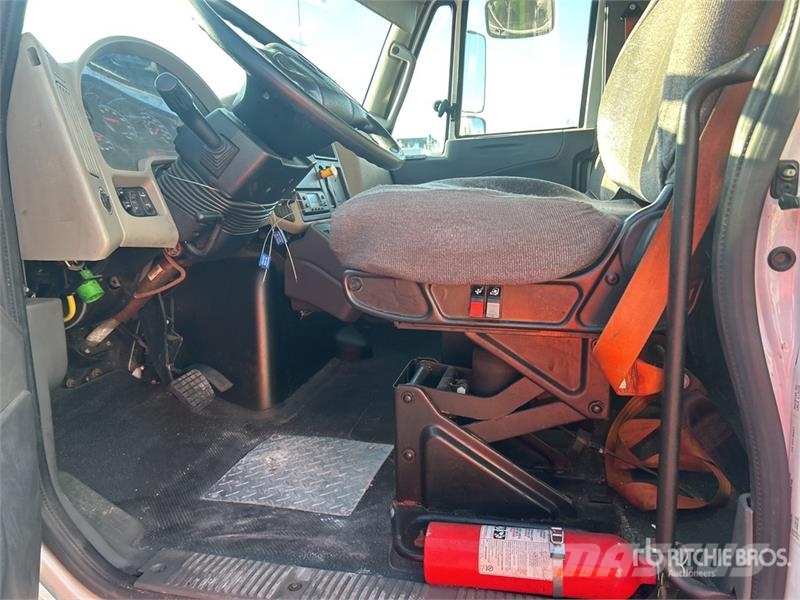 International 4300 Temperature controlled trucks