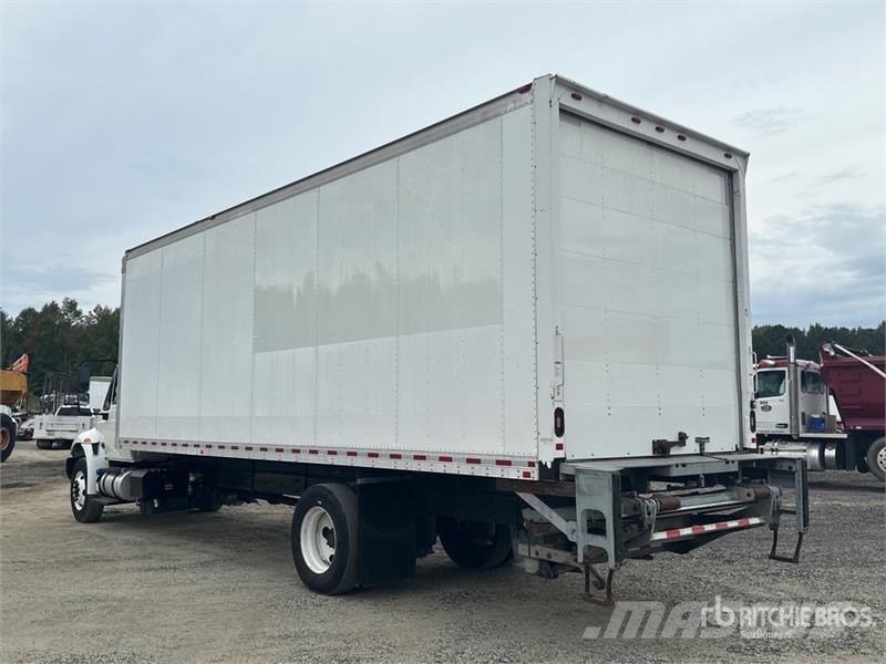 International 4300 شاحنات ذات هيكل صندوقي