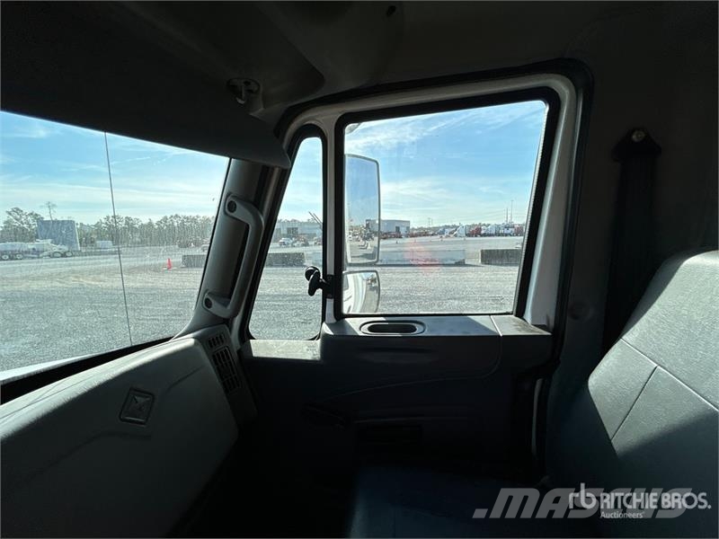 International 4300 Каросерии