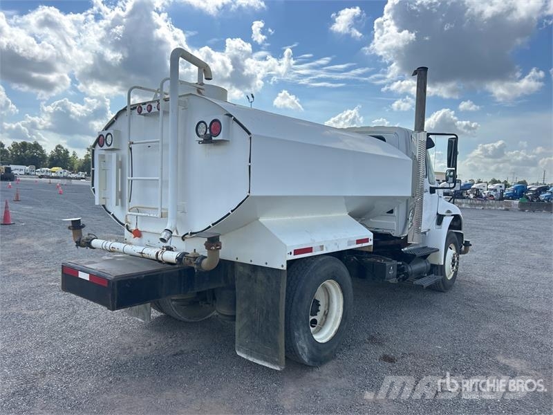 International 4300 Wassertanker