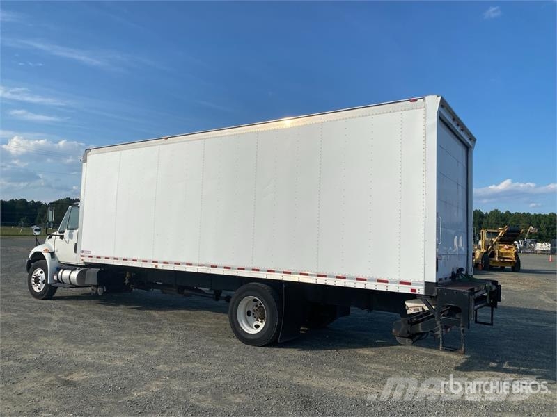 International 4300 شاحنات ذات هيكل صندوقي