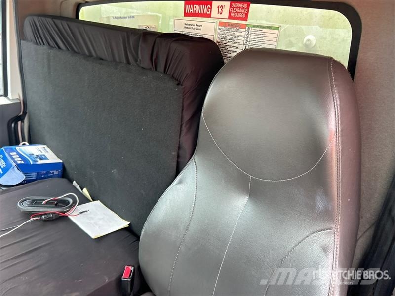 International 4300 厢式货车