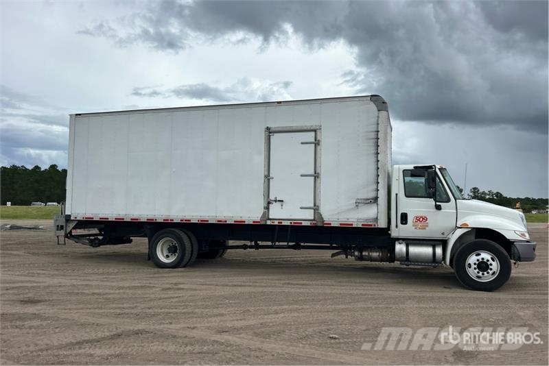 International 4300 탑차 트럭