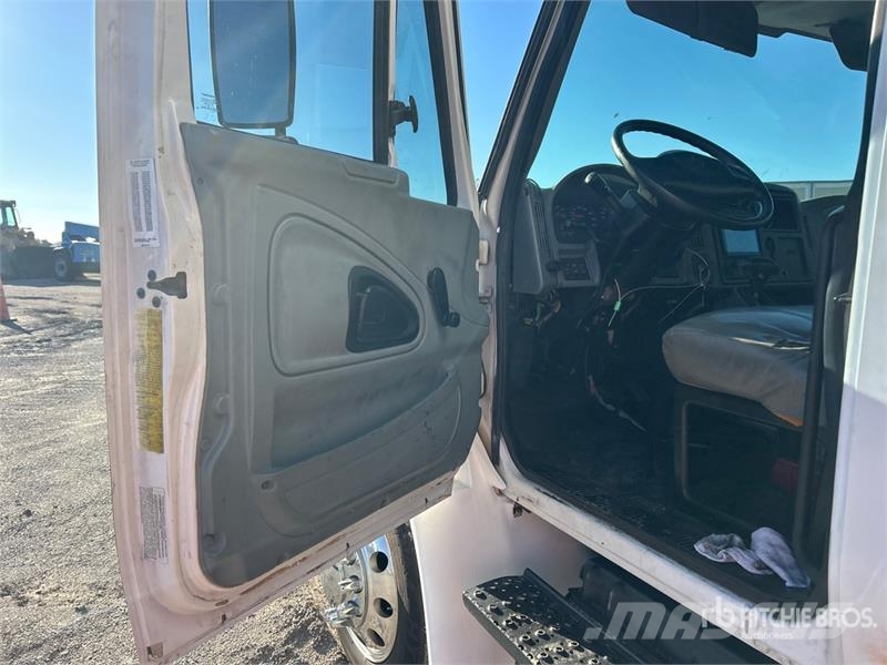 International 4300 ボックスボディー、ウイング、箱車