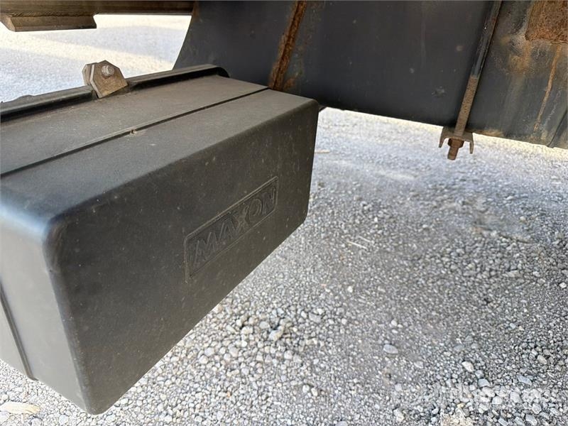 International 4300 شاحنات ذات هيكل صندوقي