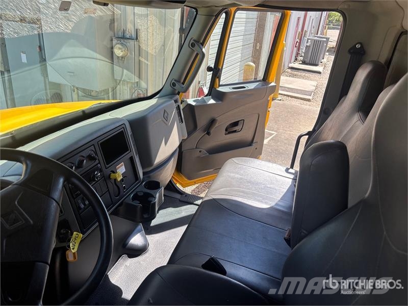 International 4300 Skåpbilar