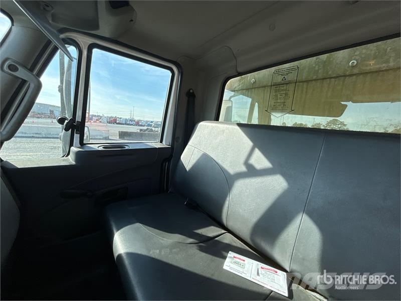 International 4300 Каросерии
