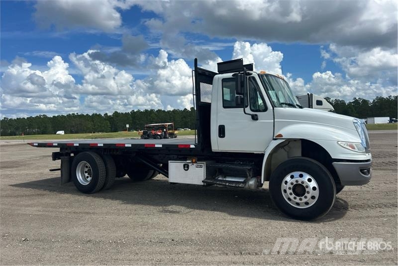 International 4300 レッカー車
