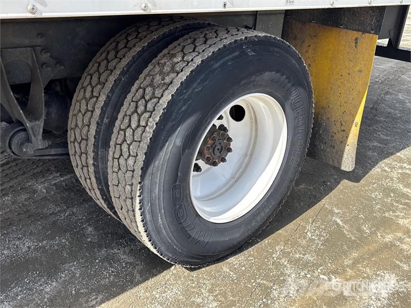 International 4300 Umpikorikuorma-autot