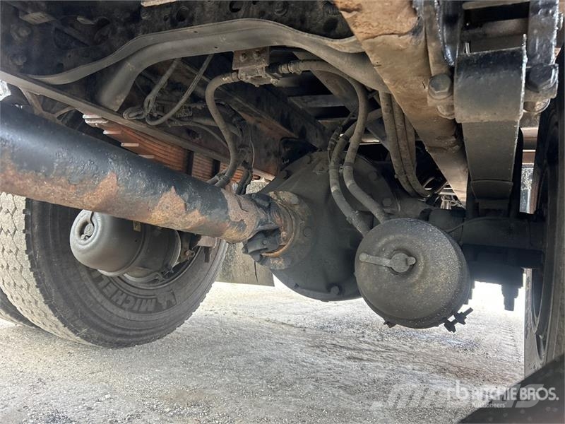 International 4300 レッカー車