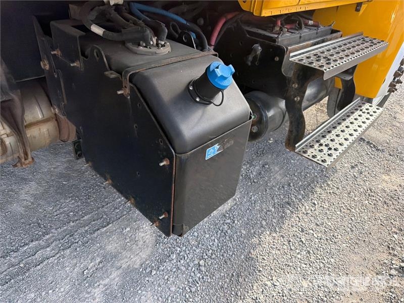 International 4300 شاحنات ذات هيكل صندوقي