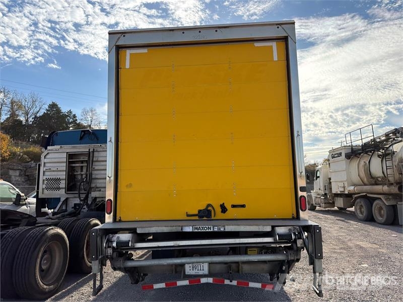 International 4300 شاحنات ذات هيكل صندوقي