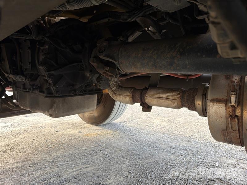 International 4300 شاحنات ذات هيكل صندوقي