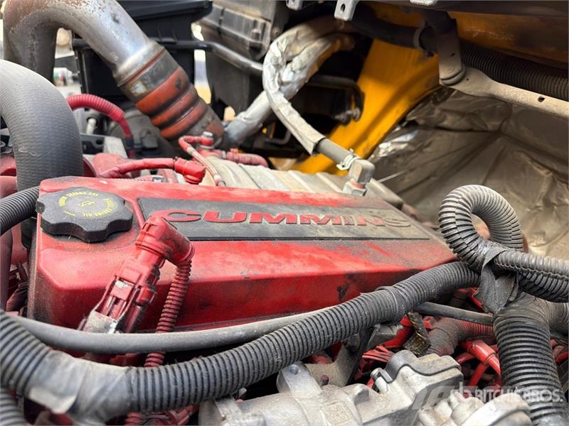 International 4300 شاحنات ذات هيكل صندوقي
