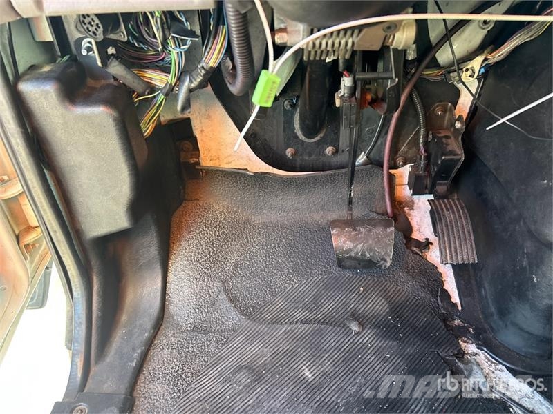 International 4300 ボックスボディー、ウイング、箱車