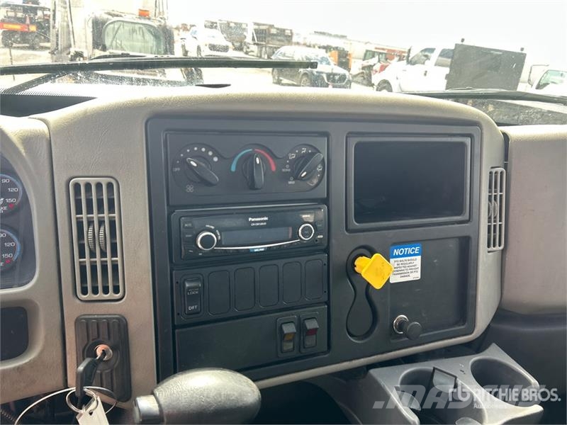 International 4300 レッカー車