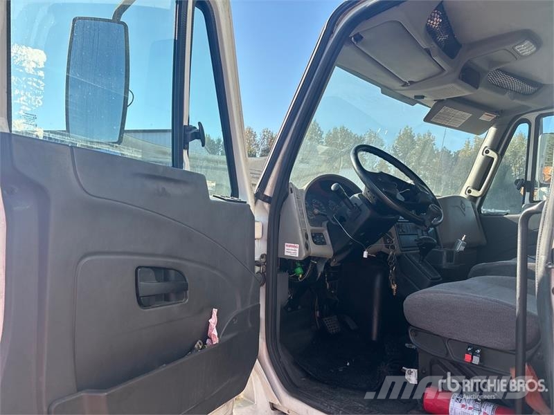 International 4300 Umpikorikuorma-autot