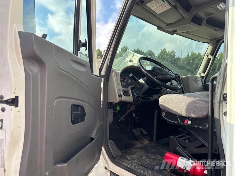 International 4300 Umpikorikuorma-autot
