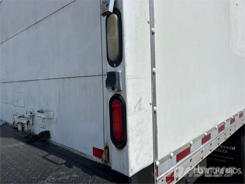 International 4300 厢式货车